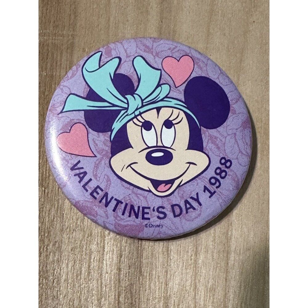 vintage 80s Walt Disney world pin badge button valentine's day 1988 Minnie Mouse